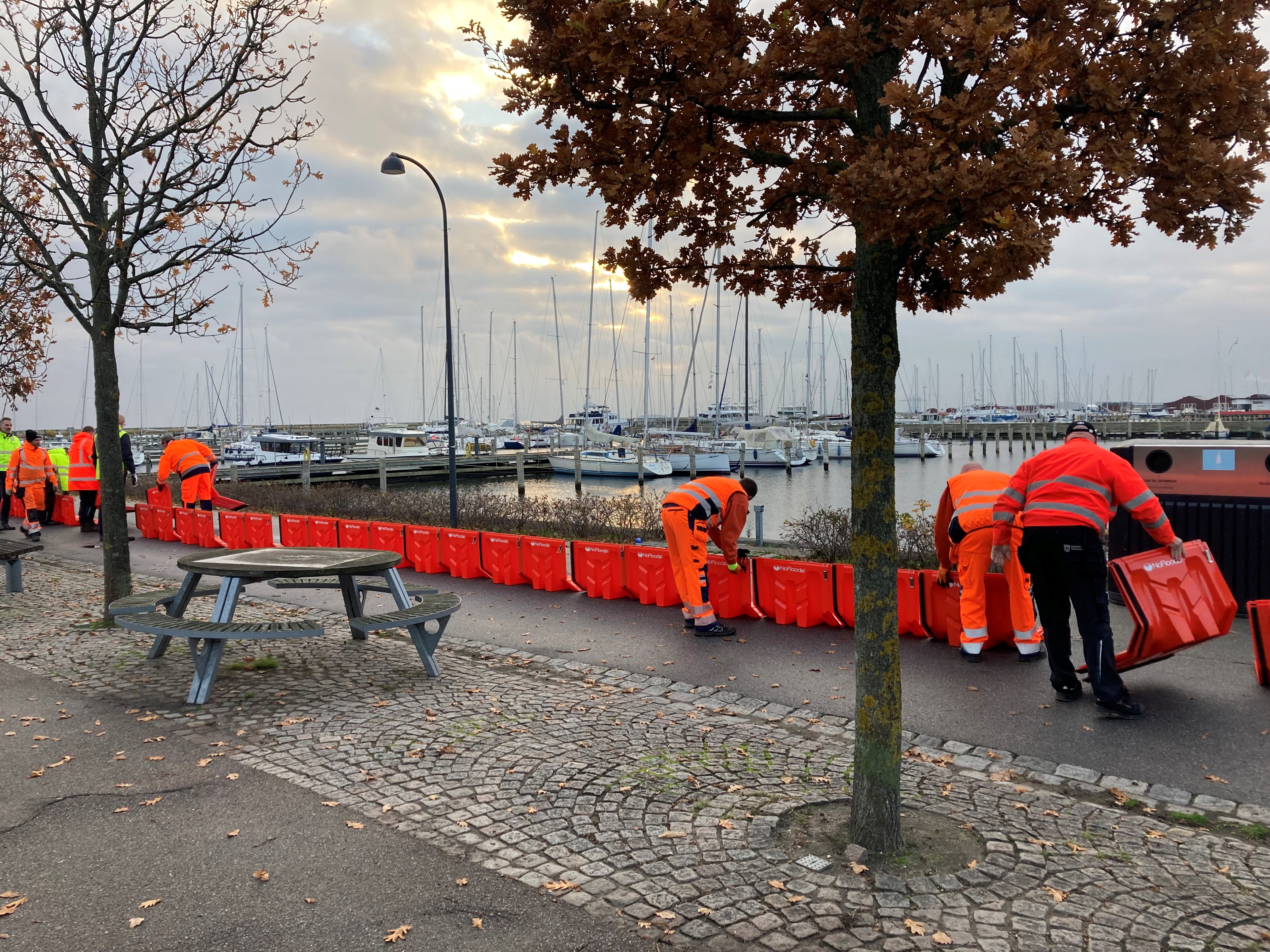 Billede af der opstilles mobil stormflodsmur ved Skovshoved Havn